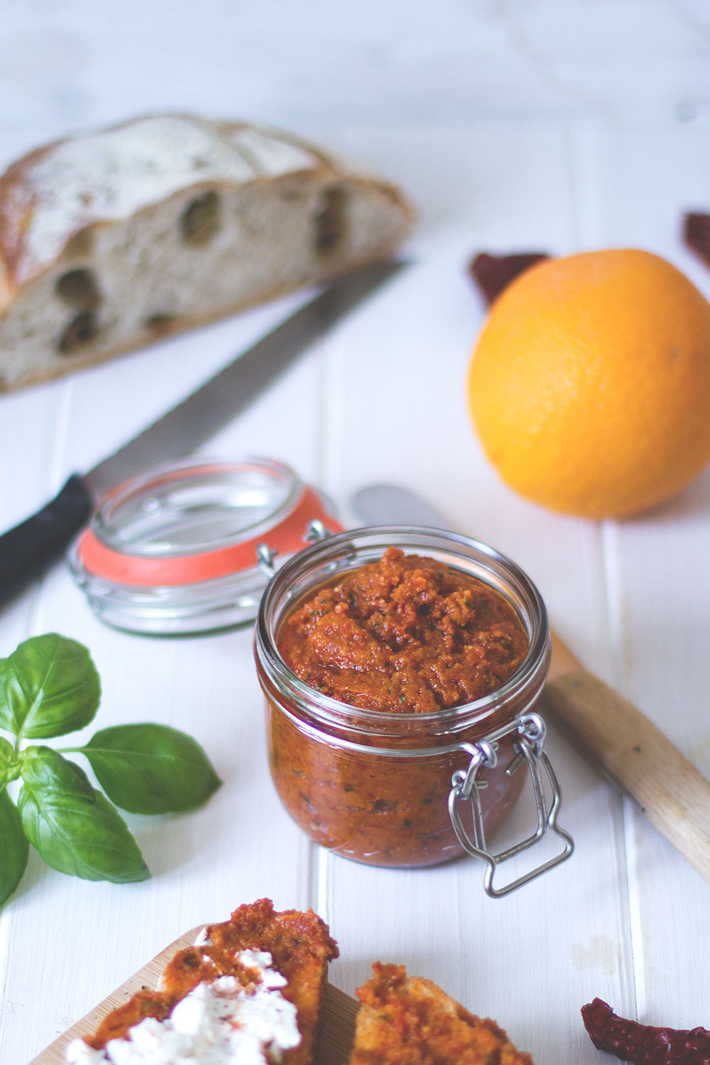 Rezept für Tomaten-Orangen-Pesto als rotes Pesto oder auch Pesto Rosso | moeyskitchen.com