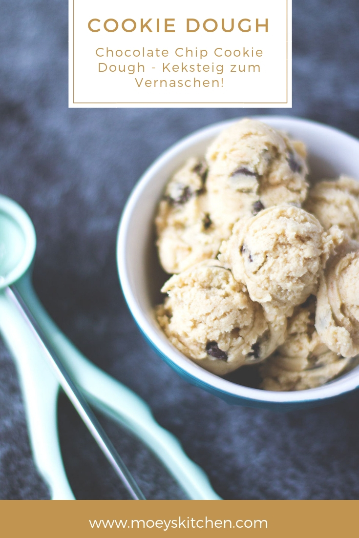 Rezept für leckeren Chocolate Chip Cookie Dough | roher Keksteig zum Vernaschen - ohne Bauchschmerzen! | moeyskitchen.com #cookiedough #keksteig #rezept #chocolatechipcookiedough