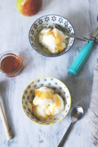 Rezept für herbstliches Birnen-Ricotta-Eis mit Honig | moeyskitchen.com