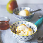 Rezept für herbstliches Birnen-Ricotta-Eis mit Honig | moeyskitchen.com