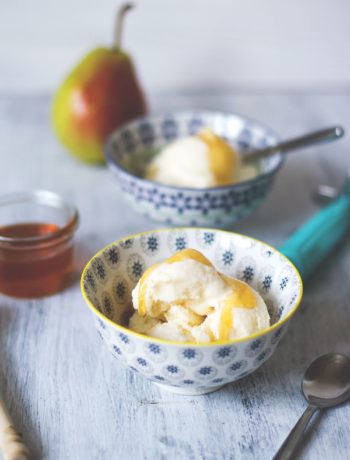 Rezept für herbstliches Birnen-Ricotta-Eis mit Honig | moeyskitchen.com