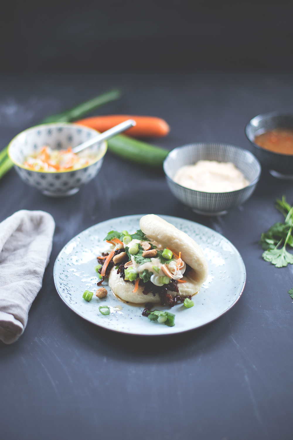 Thermomix meets Asia: Rezept für Gua Bao Burger mit Sweet Chili Sauce und Sriracha-Mayo | moeyskitchen.com