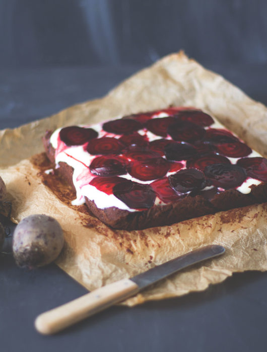Rezept für saftigen Rote-Bete-Schokoladen-Kuchen | moeyskitchen.com