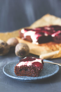 Rezept für saftigen Rote-Bete-Schokoladen-Kuchen | moeyskitchen.com
