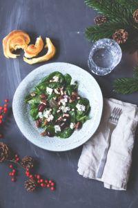 Rezept für Babyspinat-Salat mit roten Trauben, Blauschimmelkäse und Pekannüssen | moeyskitchen.com