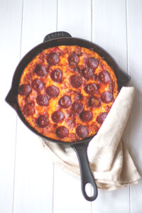 Pan Pizza - Pizza aus der gusseisernen Pfanne