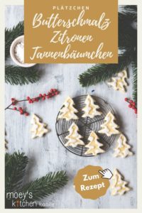 Rezept für Butterschmalz-Zitronen-Tannenbäumchen | leckere Weihnachtsplätzchen | moeyskitchen.com #rezept #backen #kekse #plätzchen #weihnachtsplätzchen #keksebacken #weihnachtsbäckerei #weihnachten #advent #foodblog #rezept