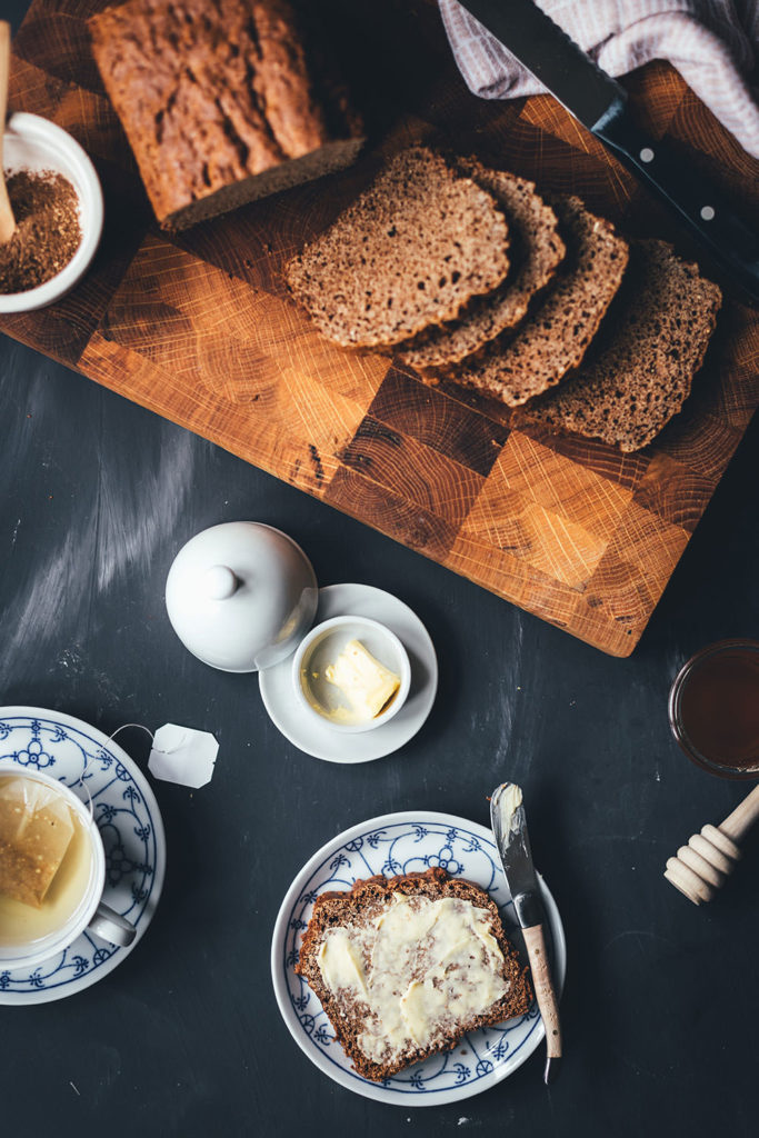 Rezept für Honigkuchen | saftiges Brot zum Frühstück oder am Nachmittag | moeyskitchen.com #honigkuchen #brot #frühstück #gebäck #foodblogger #rezepte