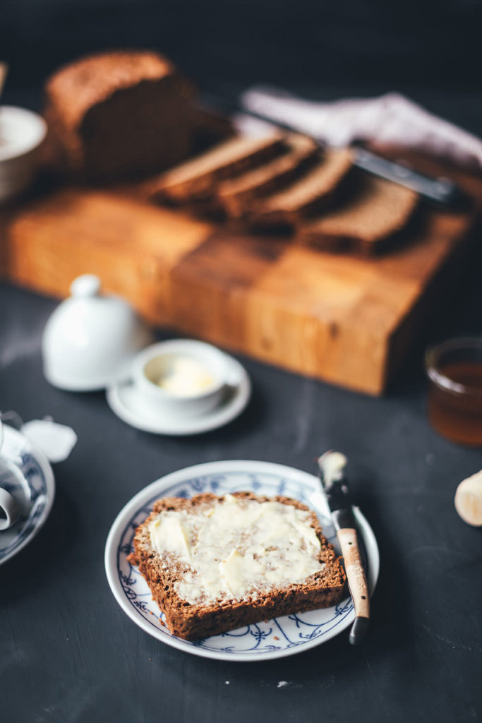 Rezept für Honigkuchen | saftiges Brot zum Frühstück oder am Nachmittag | moeyskitchen.com #honigkuchen #brot #frühstück #gebäck #foodblogger #rezepte