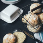 Rezept für knusprige Kartoffelbrötchen | moeyskitchen.com #brötchen #backen #brotbacken #frühstück #kartoffelbrötchen #kartoffeln #thermomix #thermomixrezepte #rezepte #foodblogger #sonntagsfrühstück