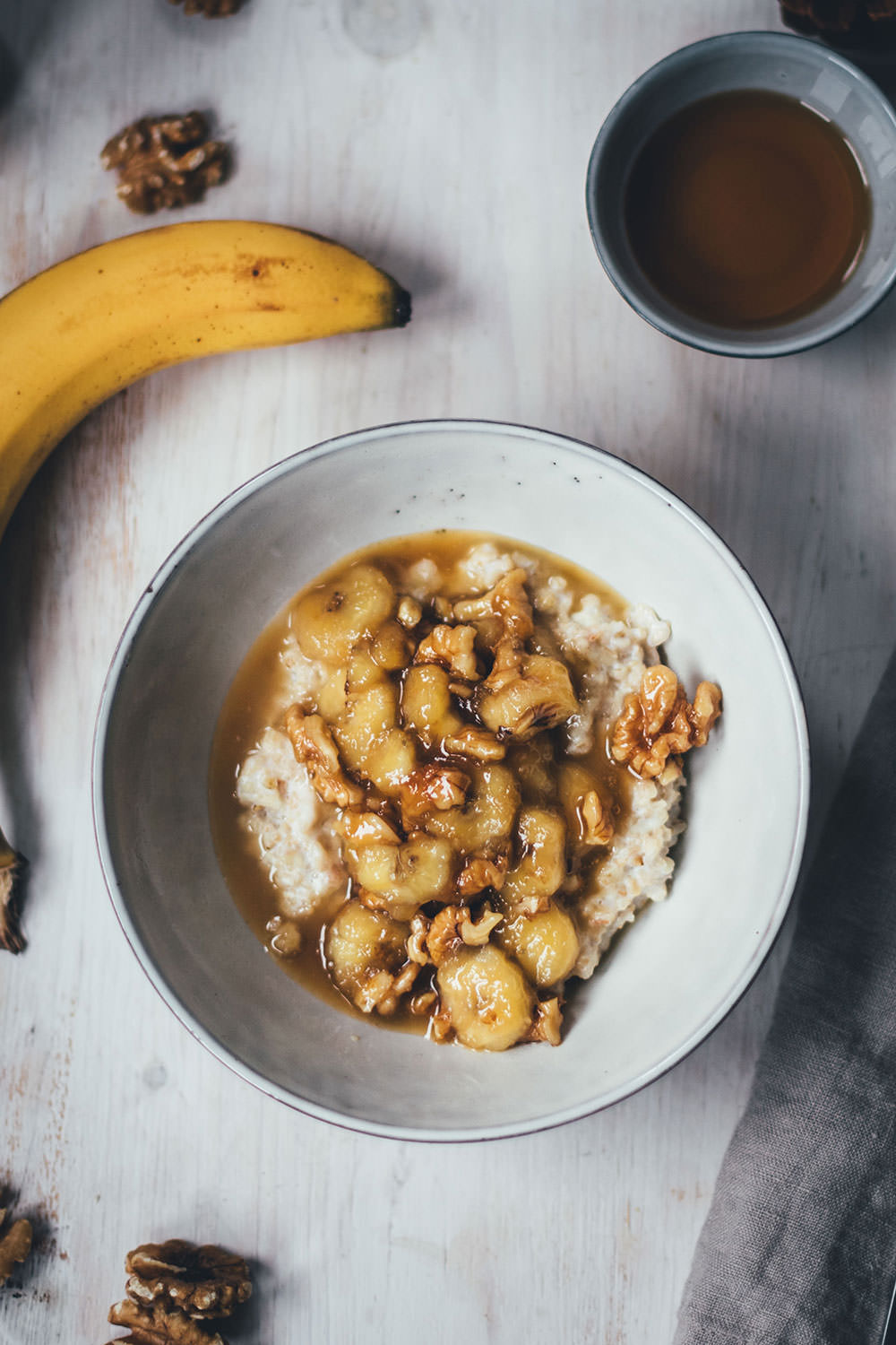 Rezepte für Porridge mit Bananen, Ahornsirup und Walnüssen | das perfekte Frühstück in Herbst und Winter | moeyskitchen.com #porridge #frühstück #breakfast #haferbrei #haferflocken #bananen #rezepte #foodblogger