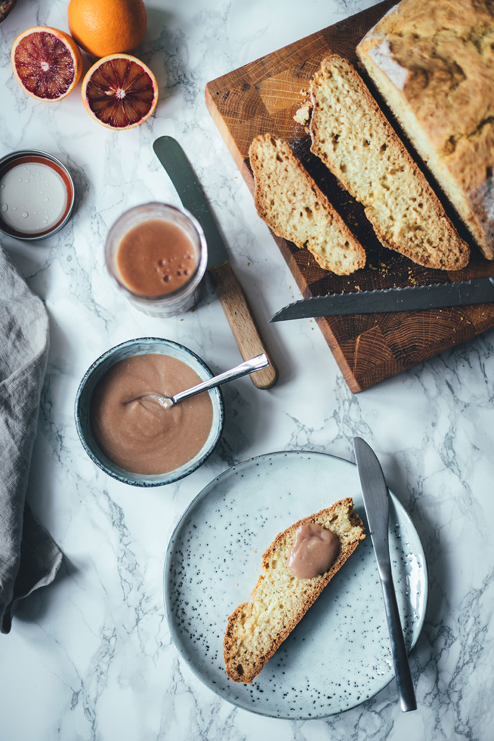 Rezepte für Soda Bread und Blood Orange Curd | British Breakfast | The Sunday Breakfast Club | moeyskitchen.com #sodabread #brot #curd #bloodorangecurd #blutorangencurd #frühstück #sonntagsfrühstück #breakfast