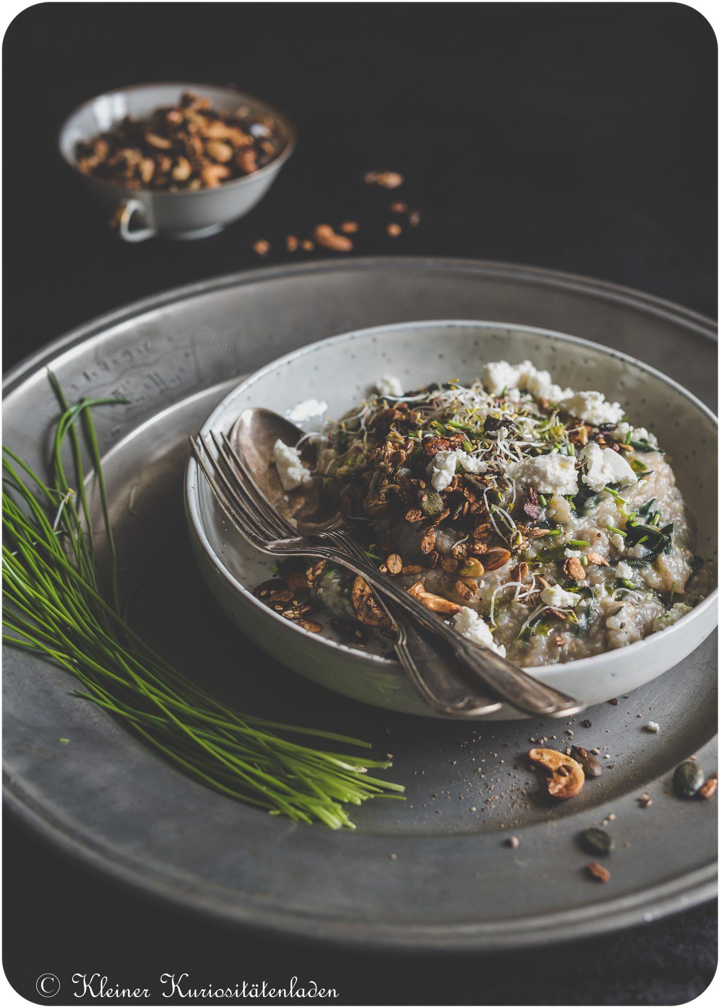 Herzhaftes Porridge mit Mangold und Granolatopping von Kleiner Kuriositätenladen