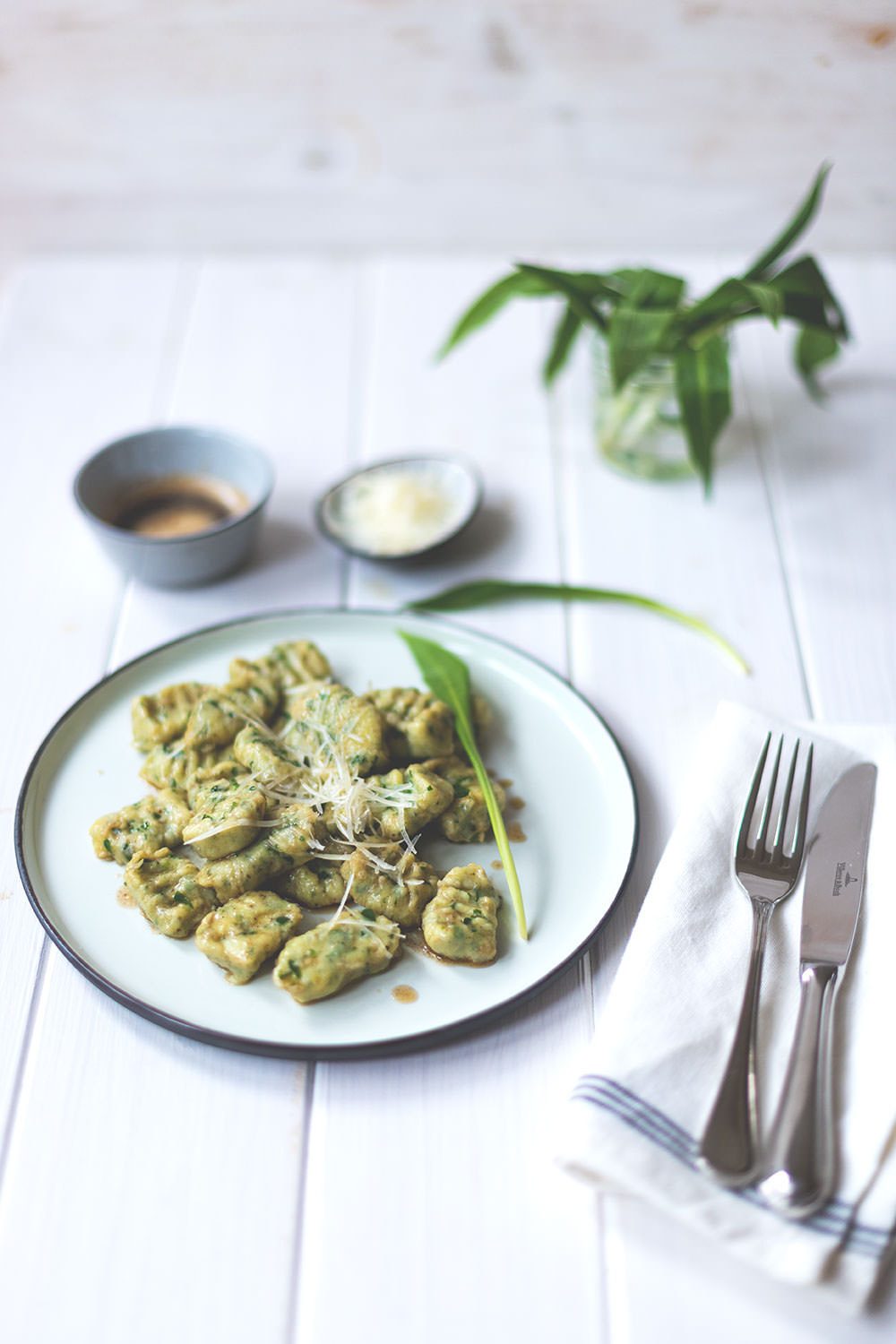 Rezept für vegetarische Bärlauch-Ricotta-Gnocchi | Saisonal schmeckt's besser | moeyskitchen.com