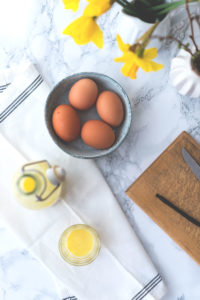 Rezept für selbst gemachten Eierlikör (mit und ohne Thermomix) | Foodblogger-Osterbrunch | moeyskitchen.com
