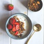 Rezept für Ahornsirup-Nuss-Granola aus dem Airfryer | Schnelles Knuspermüsli aus der Heißluftfritteuse | moeyskitchen.com