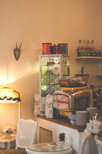 Süßes Café im Vintagelook: das Miss Päpki im belgischen Viertel in Köln | moeyskitchen.com für den Groupon City Guide Köln