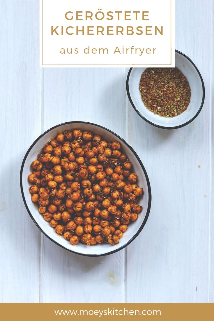 Rezept für geröstete Kichererbsen aus dem Airfryer | super knusprige Snack-Idee aus der Heißluftfritteuse | moeyskitchen.com #kichererbsen #airfryer #heißluftfritteuse #snacks #rezepte #foodblogger 