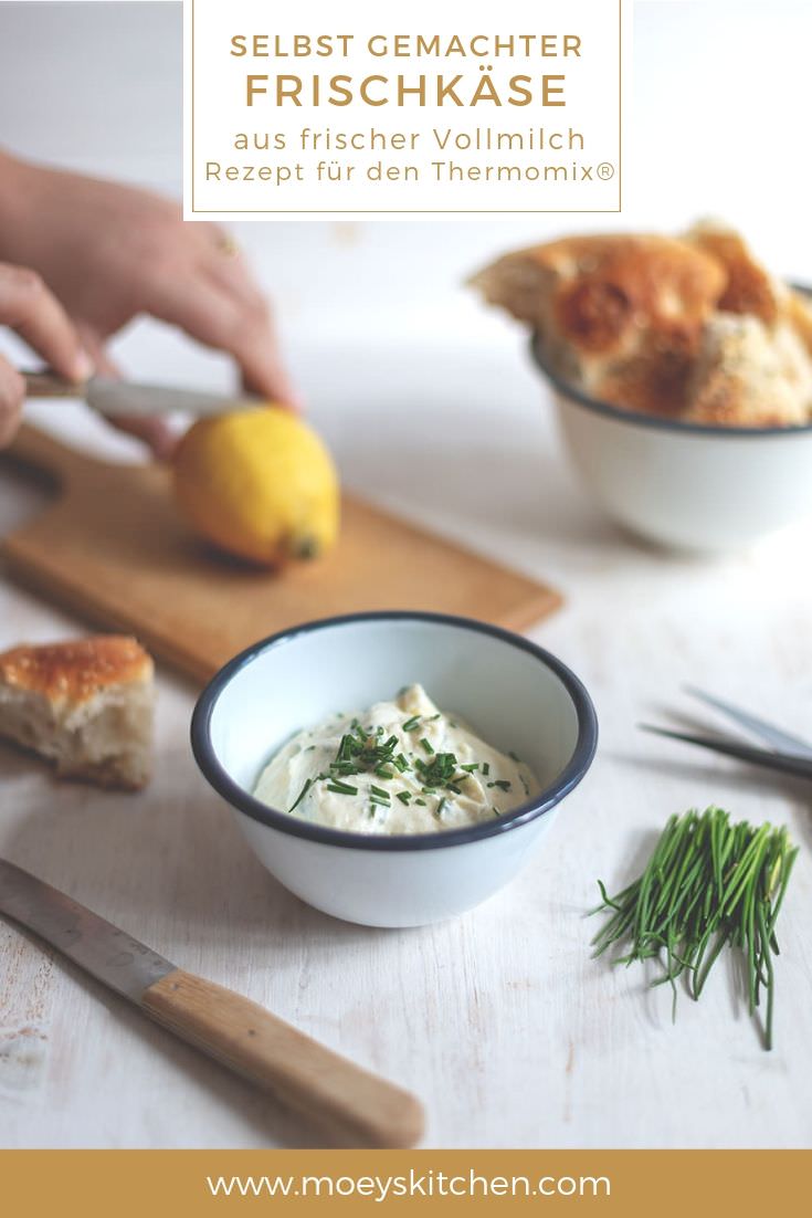 Rezept für selbst gemachten Frischkäse aus frischer Vollmilch | Rezept für den Thermomix® | moeyskitchen.com #rezepte #foodblogger #frischkäse #homemade #selbstgemacht #thermomix #tm5 #tm6 #tm31 #milch