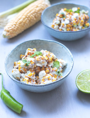 Rezept für mexikanischen Maissalat (Esquites) | moeyskitchen.com #maissalat #cornsalad #esquites