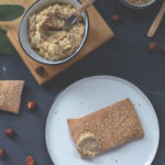Selbst gebackenes Sesam-Roggen-Knäckebrot mit Haselnuss-Salbei-Butter | moeyskitchen.com #knäckebrot #rezept #butterbrot #foodblog