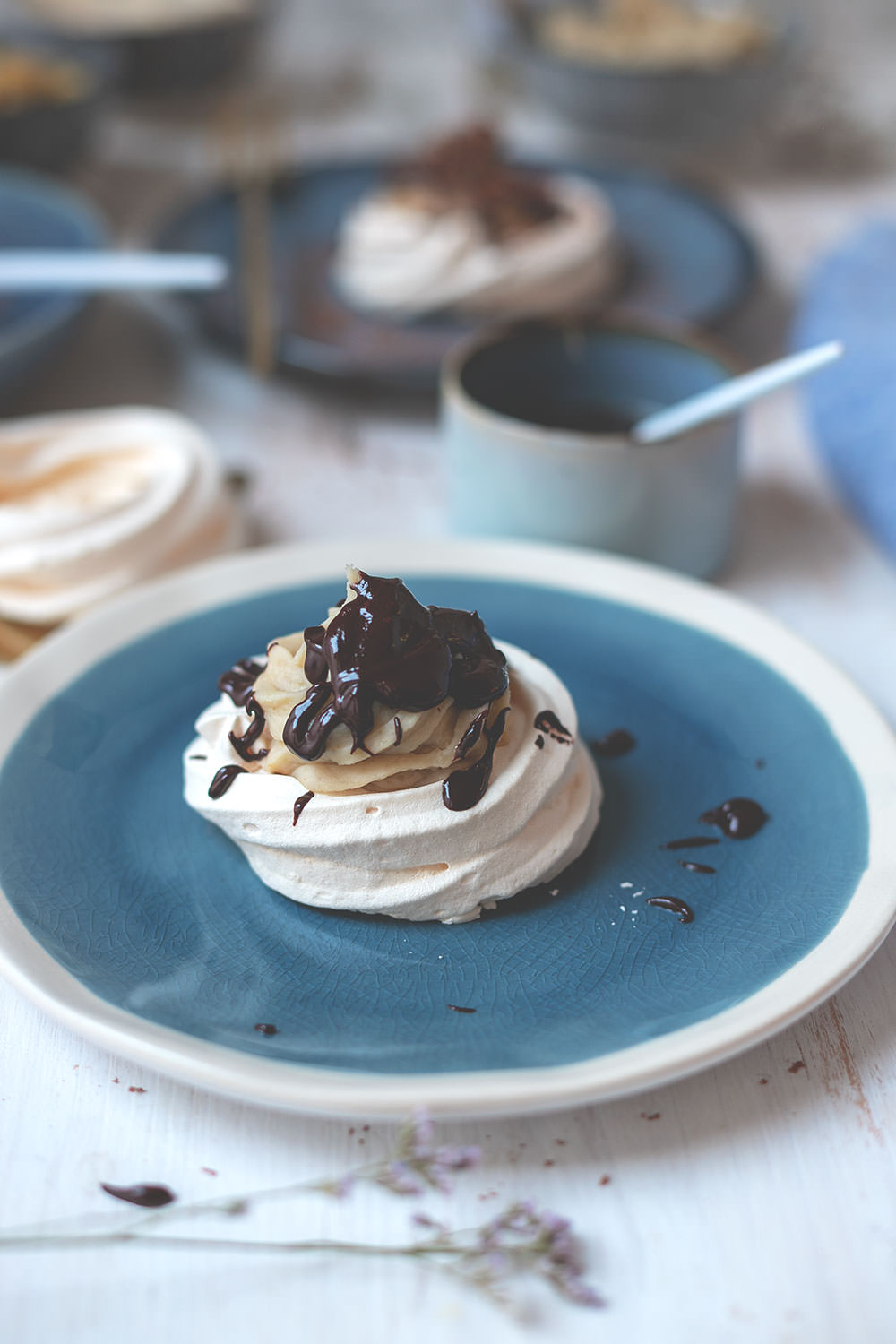 Baisers mit Maronencreme und Schokoladensauce #francebonappetit - moey ...