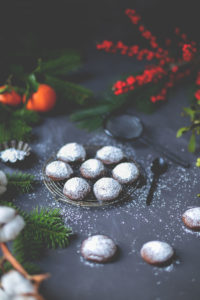 Rezept für schnelle Espresso-Walnuss-Kekse mit Schokolade | moeyskitchen.com #weihnachtsplätzchen #weihnachtskekse #cookies #weihnachtsbäckerei #foodblogger #rezepte