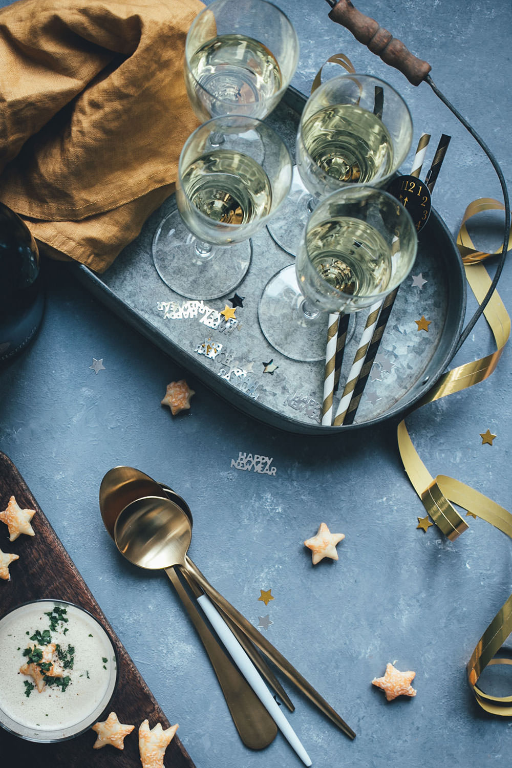 Riesling-Sekt-Suppe zu Silvester (Werbung) | moeyskitchen.com #rieslingsekt #riesling #sekt #suppe #sektsuppe #silvester #foodblogger #rezepte