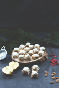 Rezept für saftiges Bratapfel-Stollen-Konfekt aus dem Thermomix | moeyskitchen.com #bratapfel #stollenkonfekt #weihnachtsbäckerei #weihnachtsplätzchen #foodblogger #rezepte