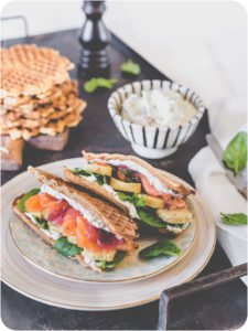 Roggenwaffel-Sandwich mit Tamagoyaki und Kresse-Frischkäsecreme von Kleiner Kuriositätenladen | The Sunday Breakfast Club