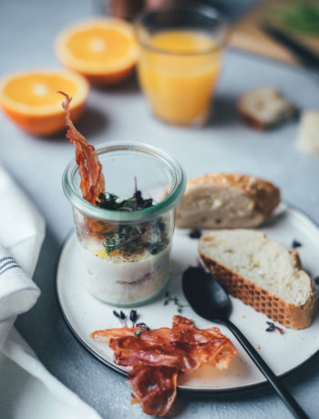 Rezept für Eier im Glas (Oeufs cocotte) zum Sonntagsfrühstück | The Sunday Breakfast Club | moeyskitchen.com #eierimglas #oeufscocotte #oeufsencocotte #sonntagsfrühstück #frühstück #breakfast #frühstücksei