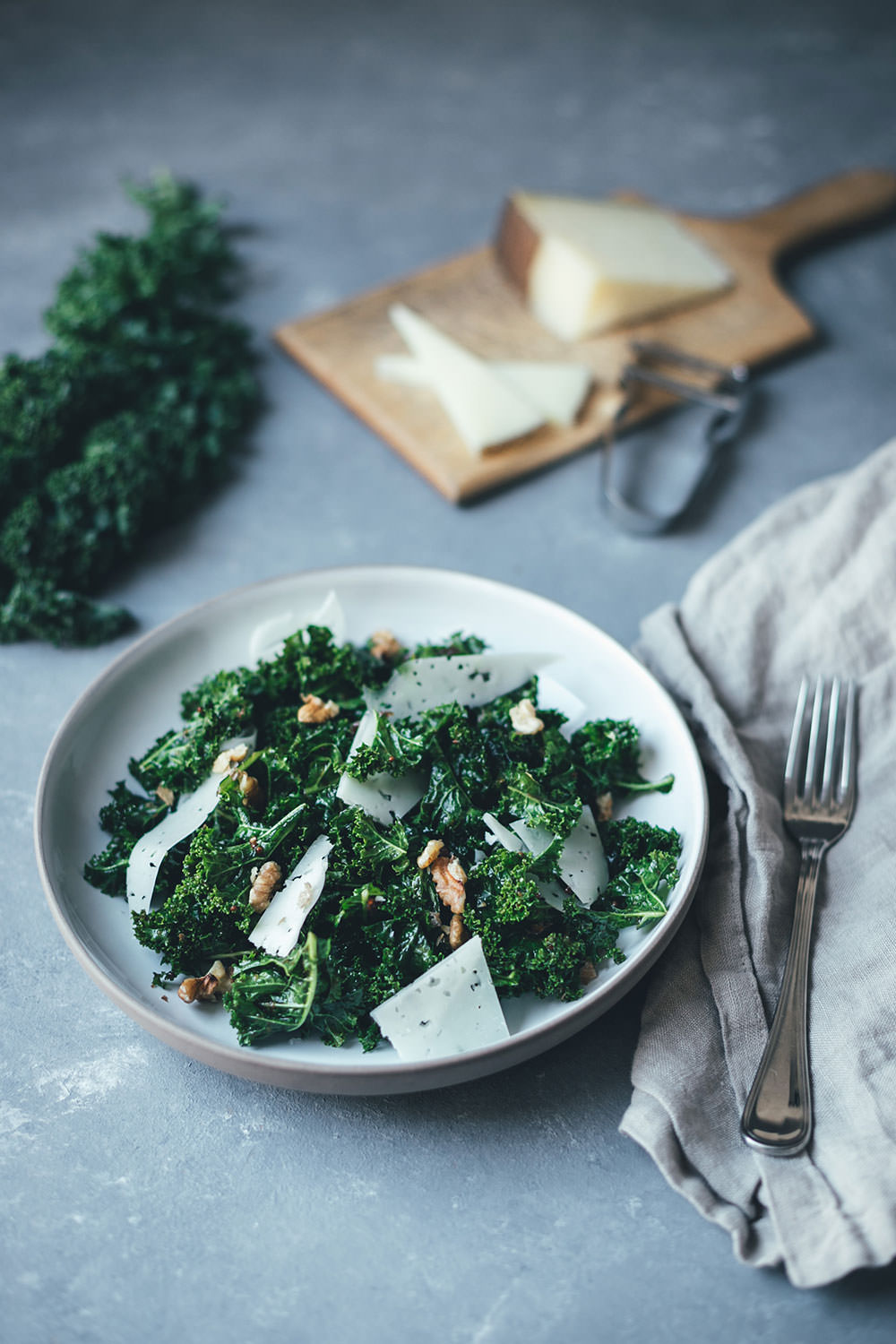 Grünkohl-Salat mit Feigen-Dressing, Manchego und Walnüssen - moey&amp;#39;s ...