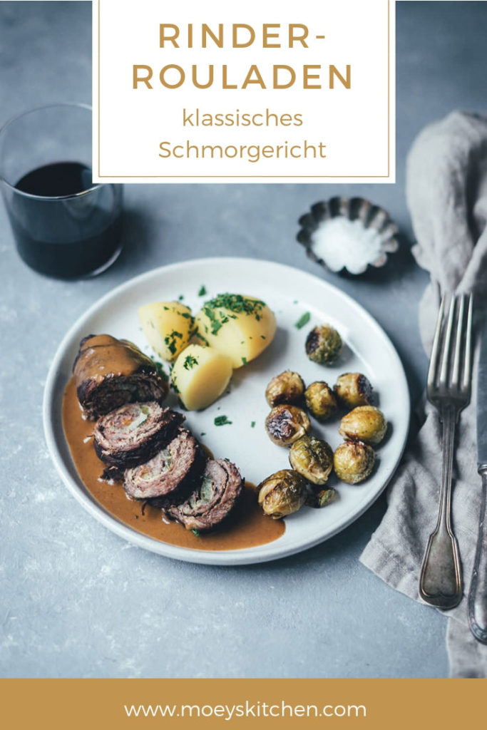 Klassische Rinderrouladen mit Rotweinsauce und Petersilienkartoffeln ...