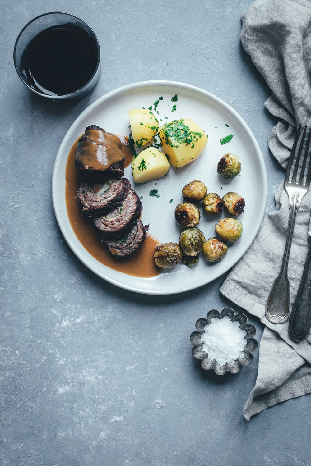 mit und kitchen foodblog Petersilienkartoffeln Rinderrouladen - moey\'s Klassische Rotweinsauce