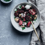 Rezept für winterlichen Bunte-Bete-Linsen-Salat mit gebackener roter und gelber Bete, Walnusskernen, Belugalinsen und Ziegenfrischkäse | moeyskitchen.com #linsensalat #salat #rezepte #foodblog