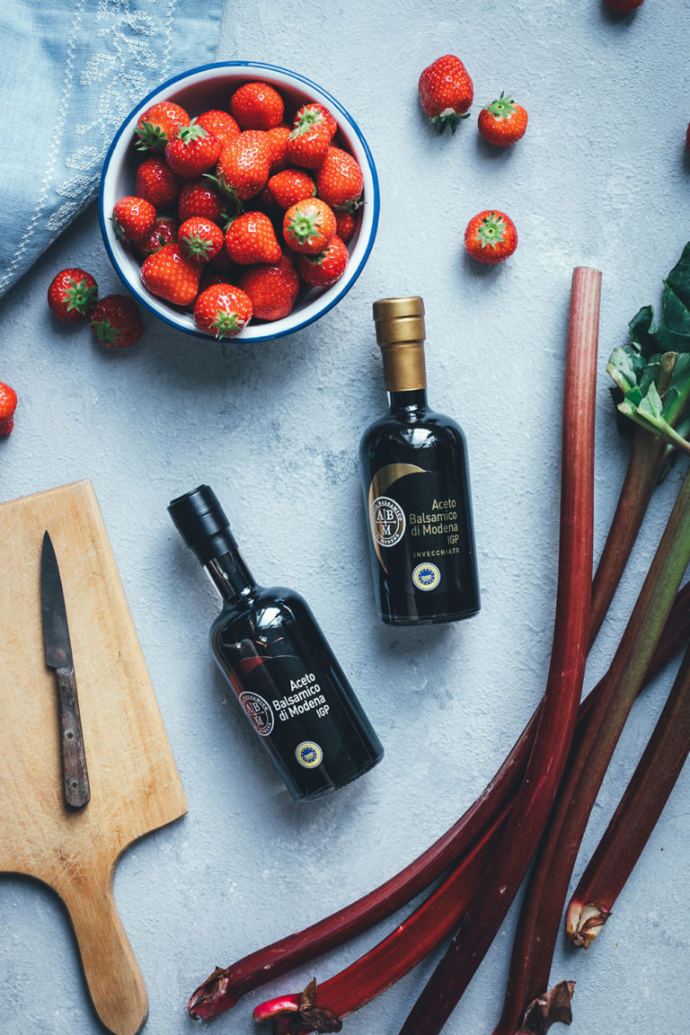 Erdbeer-Rhabarber-Konfitüre mit Aceto Balsamico di Modena g.g.A. - moey ... Erdbeer-Rhabarber-Konfitüre mit Aceto Balsamico di Modena g.g.A. - moey ...