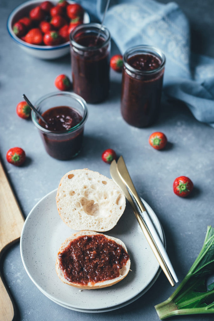 Erdbeer-Rhabarber-Konfitüre mit Aceto Balsamico di Modena g.g.A. - moey ...