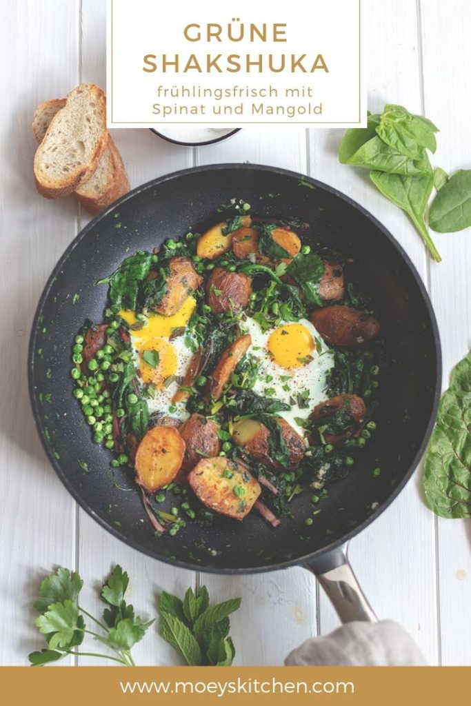 Shakshuka (oder auch Shakschuka geschrieben) ist ein typisches Gericht der nordafrikanischen oder israelischen Küche | Rezept für grüne Shakshuka mit Spinat, Mangold, Erbsen und Kartoffeln | moeyskitchen.com #shakshuka #shakschuka #pfannengericht #gemüsepfanne #spinat #mangold #erbsen #veggie #vegetarisch #rezepte #foodblogger