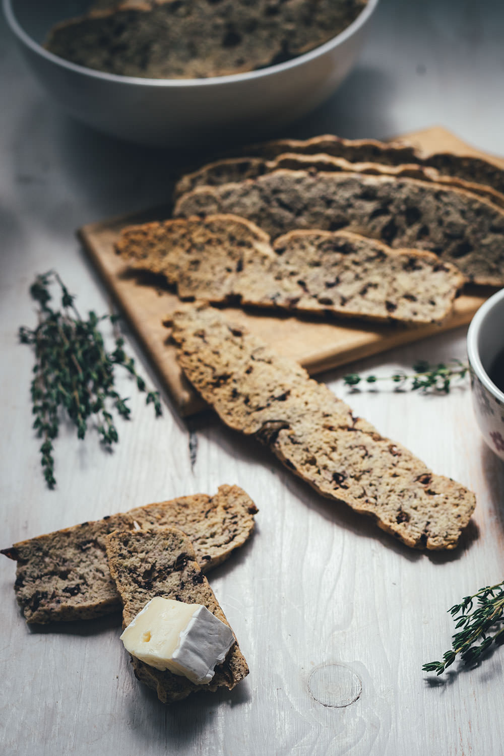 Herzhafte Biscotti mit Oliven und Thymian - moey&amp;#39;s kitchen foodblog