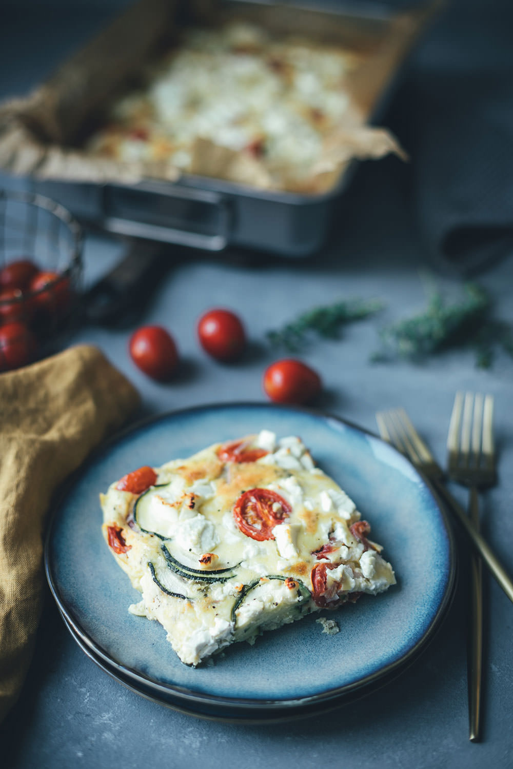 Rezept für Sommer-Frittata mit Zucchini, Tomaten und Feta | perfekt für die schnelle Feierabendküche im Sommer | moeyskitchen.com #frittata #omelette #quiche #sommerrezept #rezept #kochen #lowcarb #lunch #dinner #mealprep