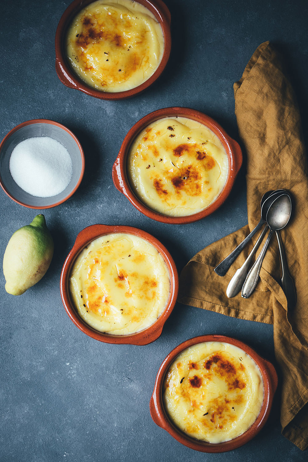 Rezept für Crema catalana - katalanische Creme | ein typisch spanisches Dessert | zubereitet mit dem Thermomix® TM6 - inklusive Produktvorstellung | außerdem mit Rezept zur Zubereitung im Topf auf dem Herd | moeyskitchen.com #cremacatalana #katalanischecreme #creme #dessert #spanisch #thermomix #tm6 #tm5 #tm31 #thermomixrezepte #rezepte #foodblogger #nachtisch