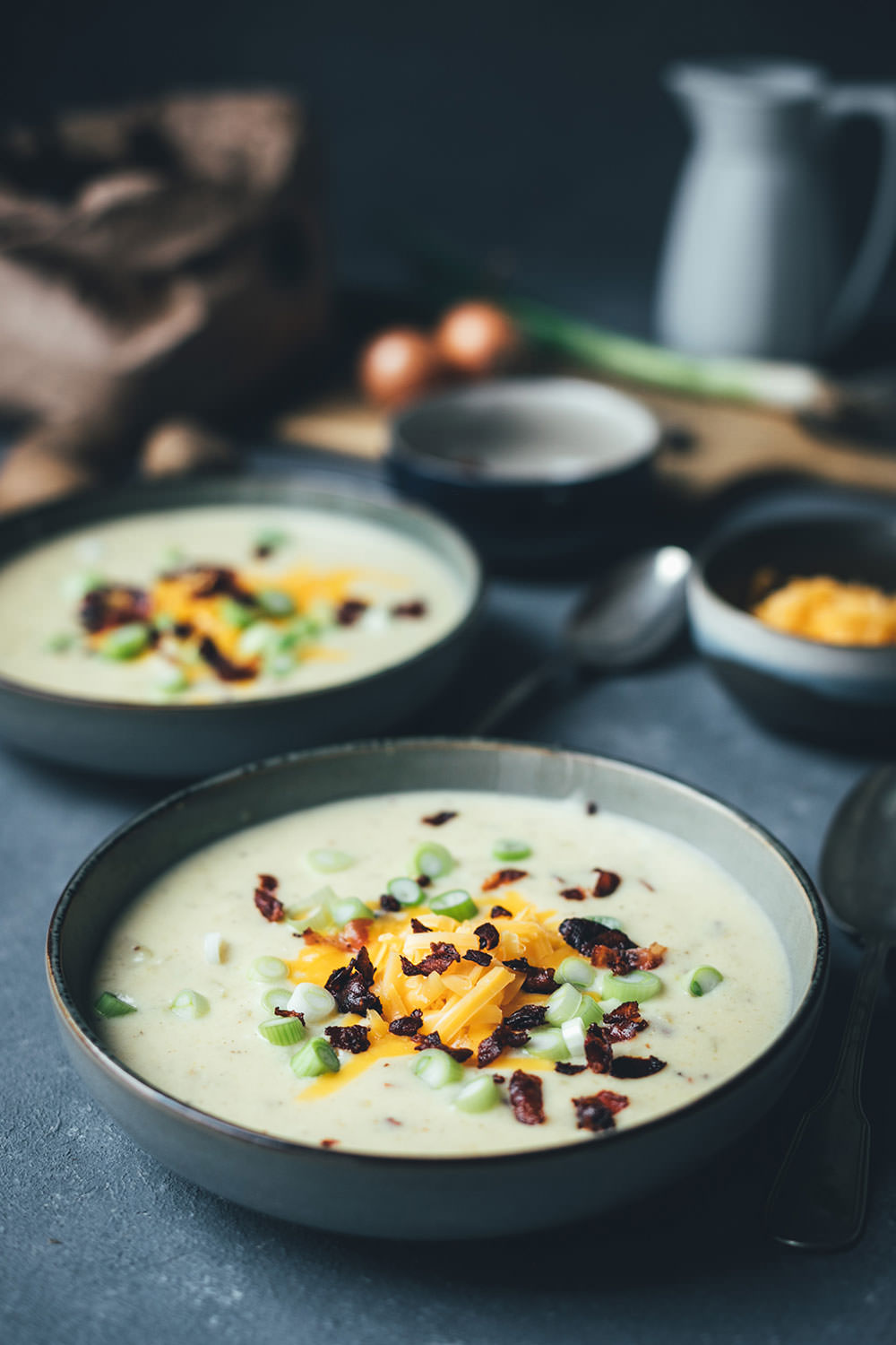 Rezept für deftige Kartoffelsuppe mit Bacon und Cheddar | Loaded Baked Potato Soup | moeyskitchen.com #kartoffelsuppe #suppe #herbstsuppe #rezepte #foodblogger #herbstrezepte #suppenrezepte #herbst #potatosoup #bacon #cheddar