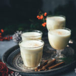 Rezept für warmen Eggnog | amerikanischer Eierpunsch, der hervorragend zu Weihnachten passt | mit oder ohne Alkohol möglich | zur Zubereitung im Topf oder Thermomix | moeyskitchen.com #rezepte #eggnog #eierpunsch #drink #heißgetränke #weihnachten #weihnachtszeit #foodbloger #foodbloggeradventskalender
