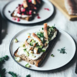Rezept für belegte Brote mit Meerrettich-Frischkäse und zweierlei Tatar vom geräucherten Bach-Saibling mit Gurke und Apfel oder Rote Bete und Apfel | moeyskitchen.com #bachsaibling #tatar #belegtebrote #saiblingstatar #brunch #frühstück #osterbrunch #foodblogger #rezepte