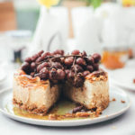 Rezept für herzhaften Käsekuchen mit gerösteten Trauben | 5-Käse-Cheesecake | moeyskitchen.com #cheesecake #käsekuchen #herzhaftbacken #brunch #party #herzhaftercheesecake #rezepte #foodblogger
