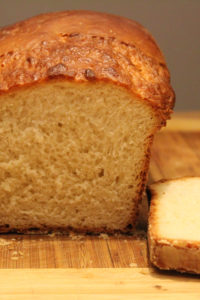 Rezept für amerikanisches Weißbrot | einfaches Toastbrot | moeyskitchen.com #brot #weissbrot #toastbrot #backen #brotbacken #toast #rezepte #foodblogger