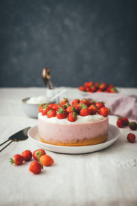 Erdbeer Panna Cotta Torte