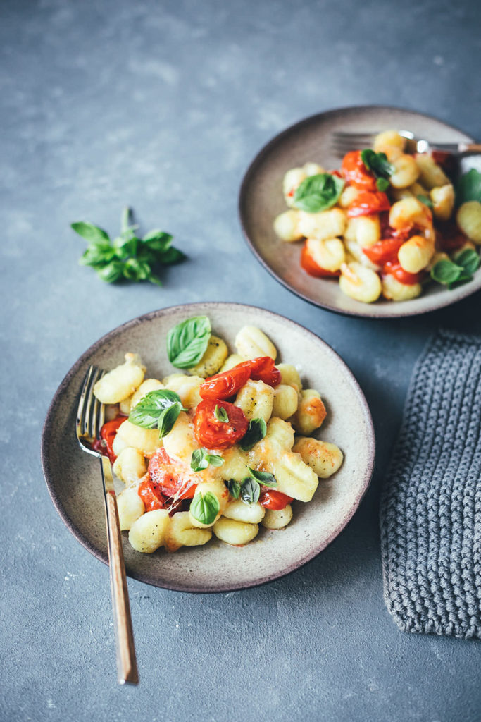 Gnocchi mit Tomaten und Mozzarella – Fix vom Blech - moey&amp;#39;s kitchen ...