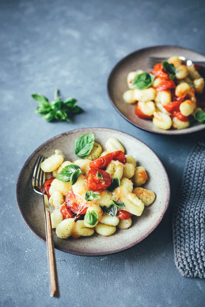 Gnocchi mit Tomaten und Mozzarella Fix vom Blech moey's kitchen foodblog Gnocchi mit Tomaten und Mozzarella Fix vom Blech moey's kitchen foodblog