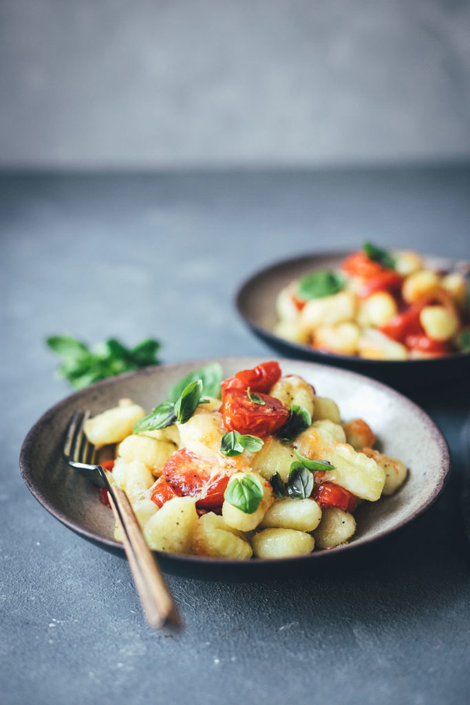 Gnocchi mit Tomaten und Mozzarella – Fix vom Blech - moey&amp;#39;s kitchen ...